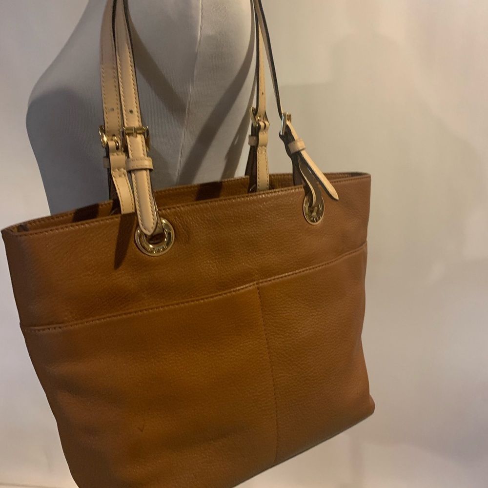 Authentic Michael Kors Leather Purse like new